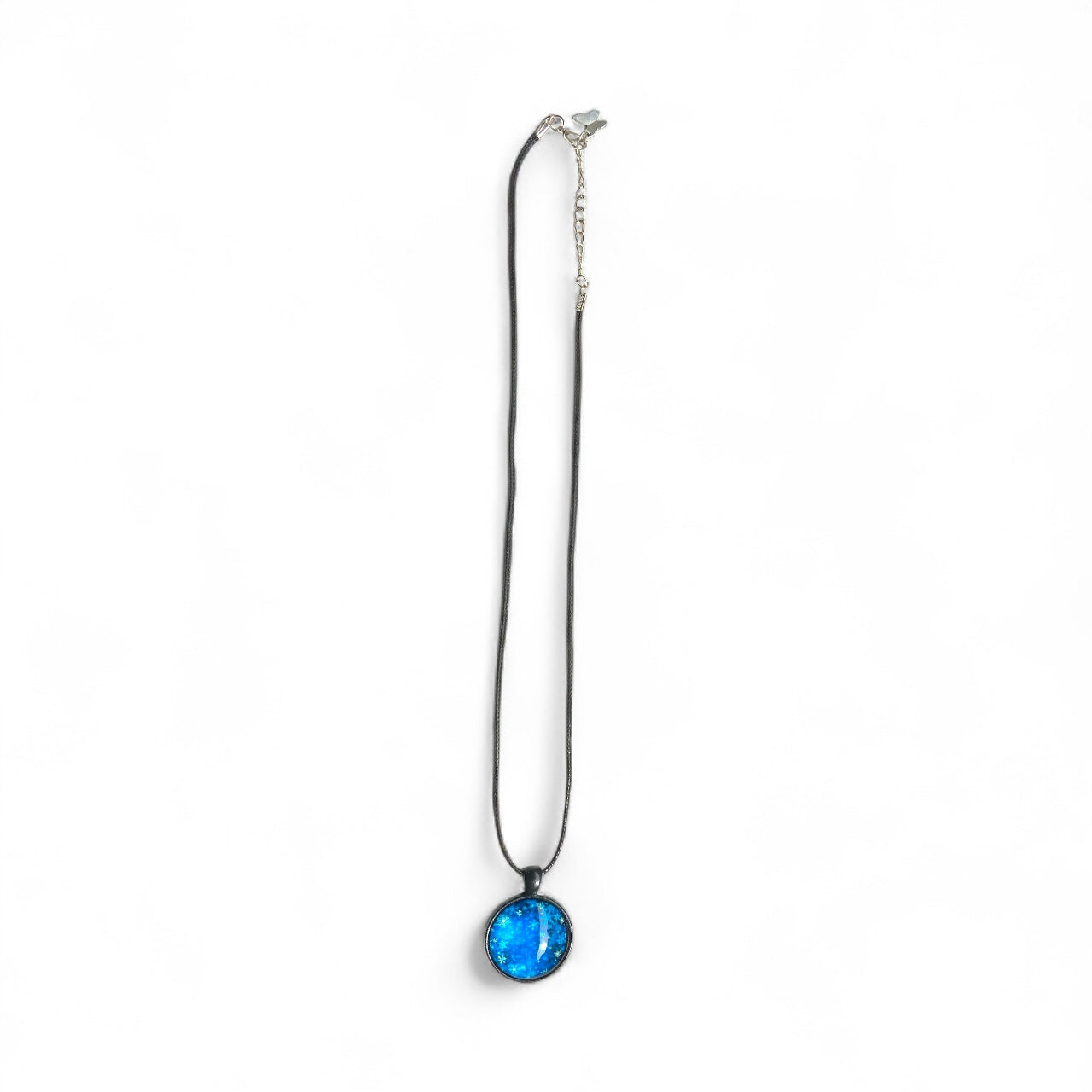 Snowflake Glass Dome Necklace – 25mm Pendant on Black or Silver Base Rope Chain